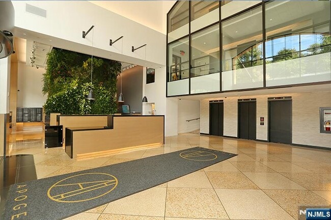 Building Photo - 250 Gorge Rd