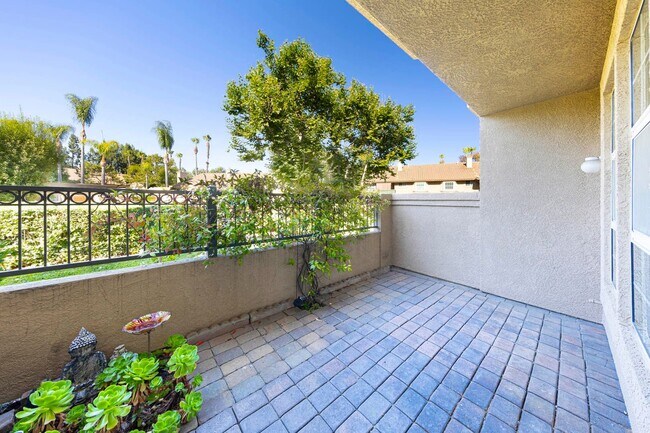 Building Photo - Spacious two-story Townhome
