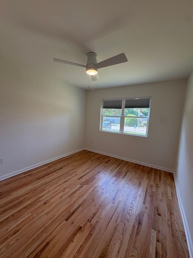 Building Photo - Newly Renovated Three Bedrooms Condo in South Windermere
