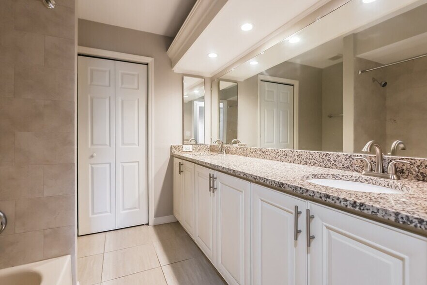 Building Photo - 1937 Princess Ct