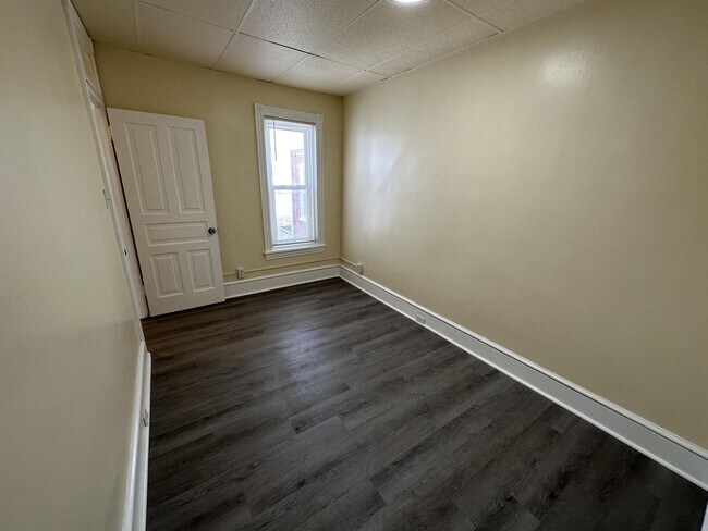 Building Photo - 739 Lincoln St