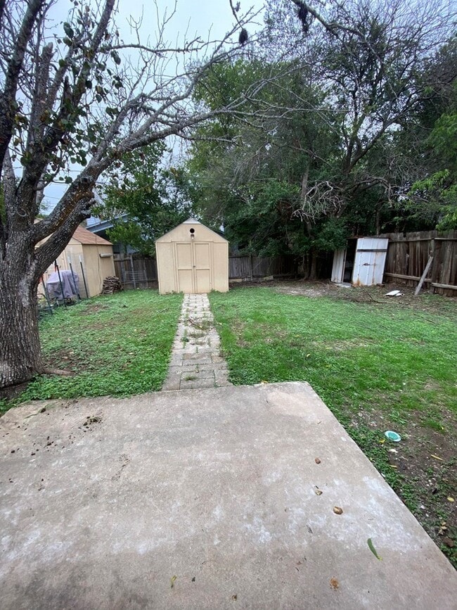 Building Photo - 518 Wigwam Ln