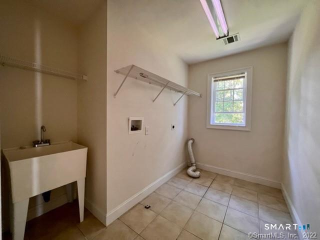 Building Photo - 242 Upper Pattagansett Rd