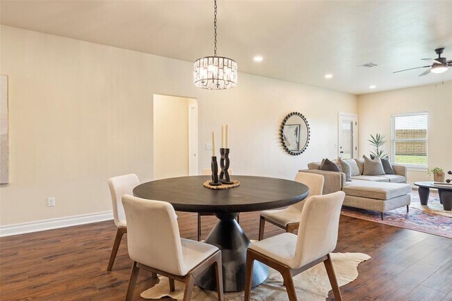 Building Photo - 1504 Sandpiper Ln