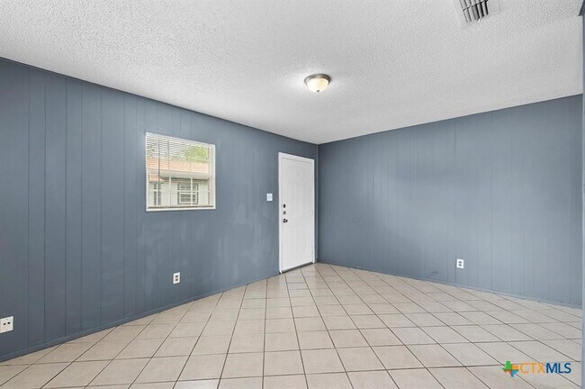 Building Photo - 1611 Jones St