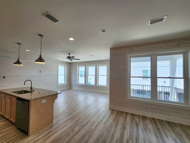 Building Photo - New 2 bedroom/3 bath Beach Cottage in Gulf...