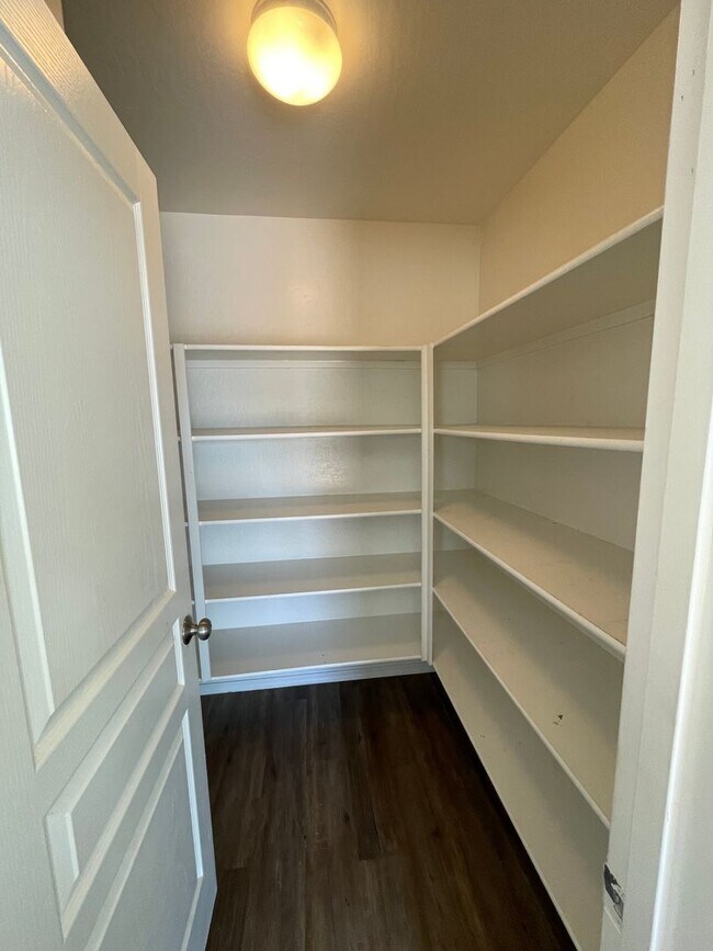 Building Photo - Massive 4 bedroom- 3 car garage- Large loft- Maricopa