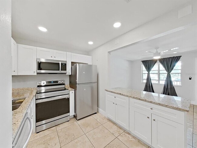Building Photo - 2501 Harn Blvd