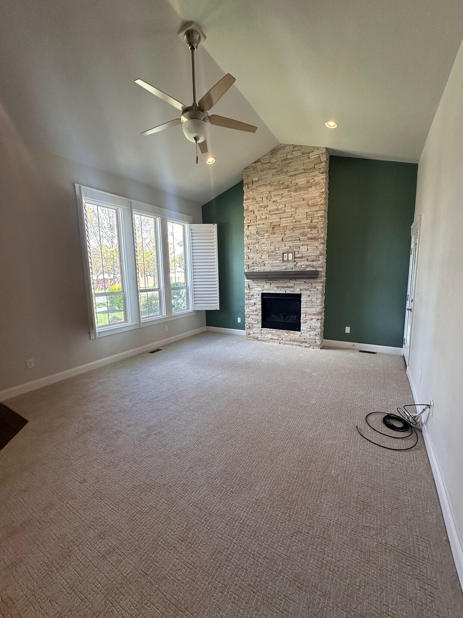 Building Photo - 1471 E Summerheights Dr