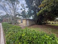 Building Photo - 810 Eresken Ave