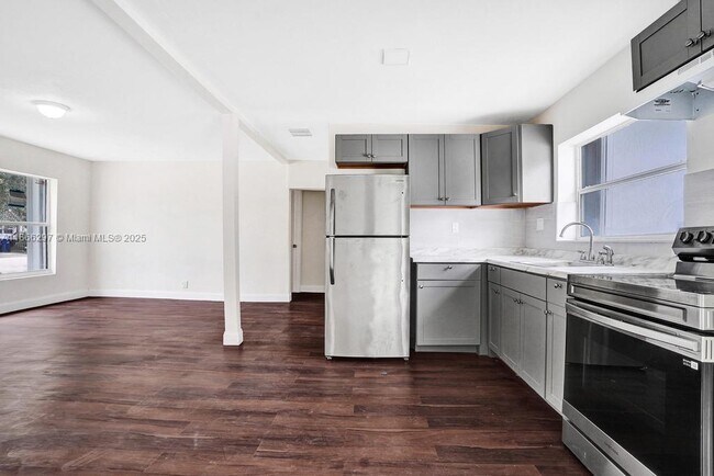 Building Photo - 3505 SW 12th Ct