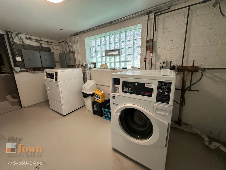 Building Photo - 5008 W Henderson St