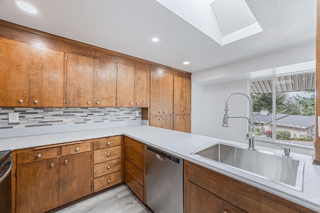 Building Photo - 13918 SE 23rd St