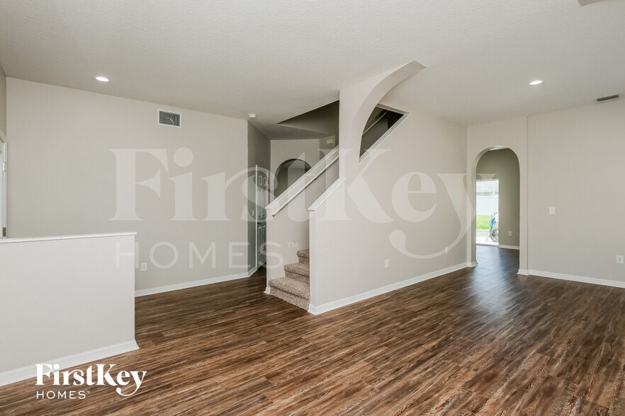 Building Photo - 4925 Woodmere Rd