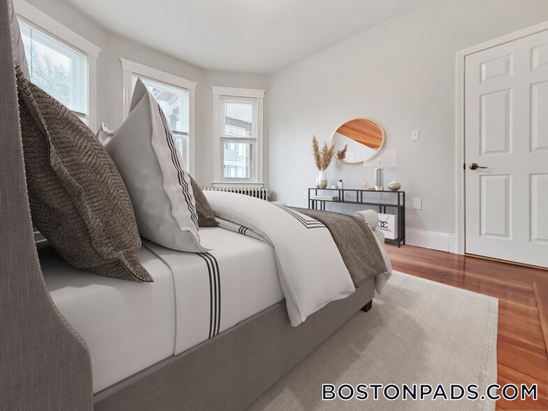 Building Photo - 225 E Eagle St