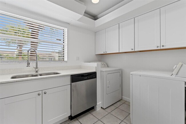 Building Photo - 10387 SW 209th Ln