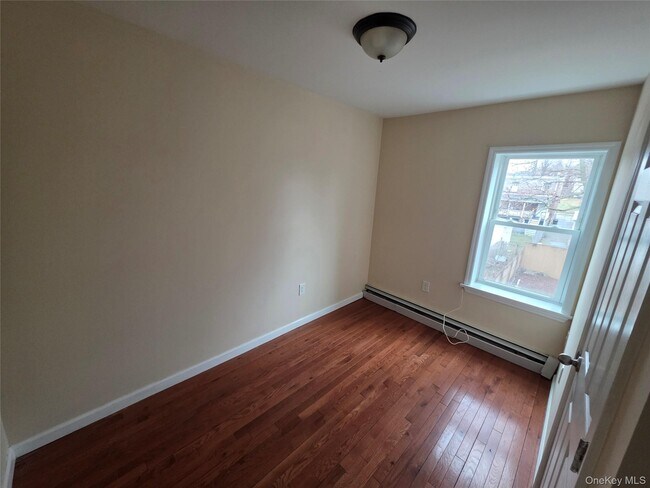 Building Photo - 42 Hasbrouck St