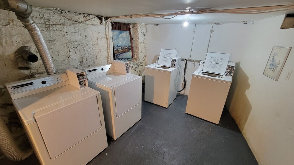 Building Photo - 31 67th St