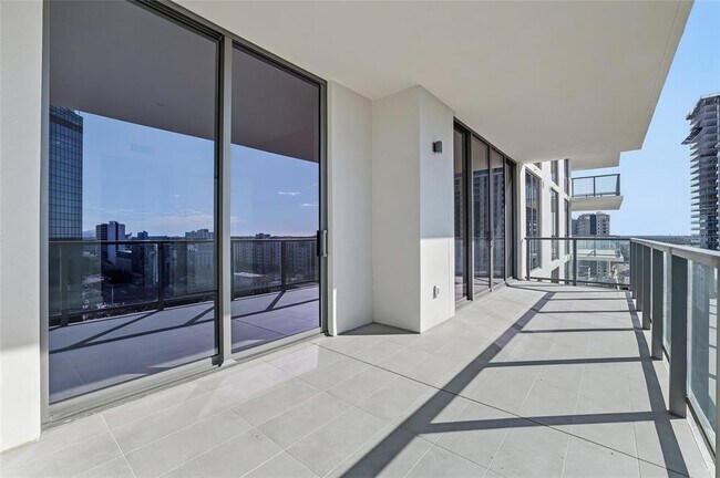 Building Photo - 275 1st Ave S