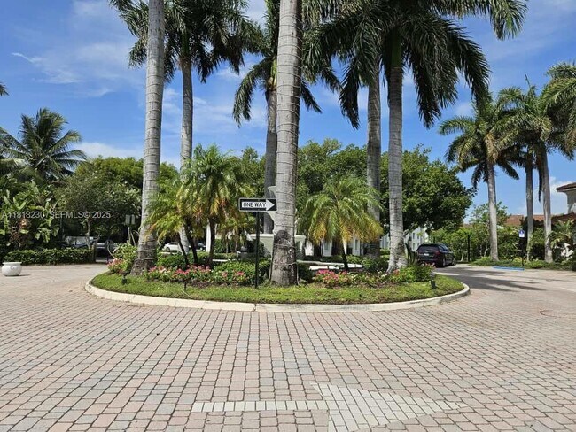 Building Photo - 207 Villa Cir