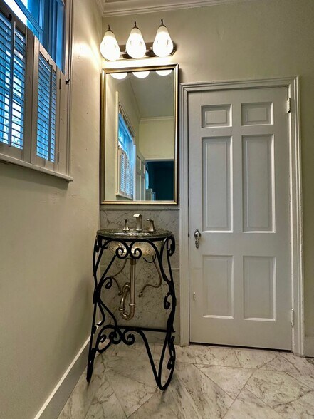 Building Photo - 724 Meadowbrook Rd