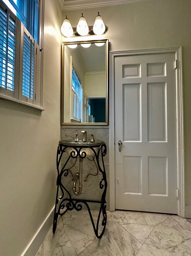 Building Photo - COMING SOON!!! Beautifully Renovated 3 bed/ 2 Bath in North Jackson