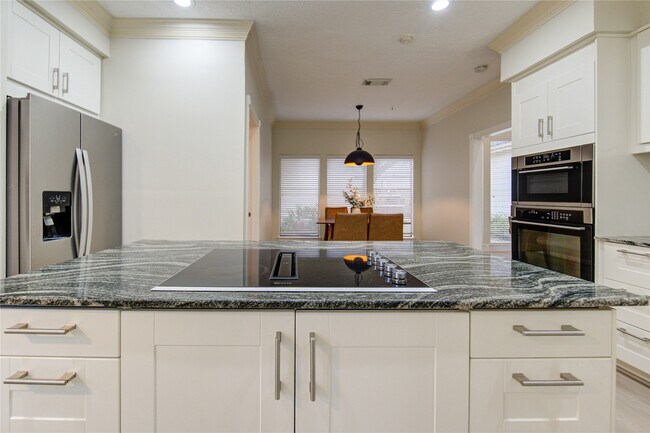 Building Photo - 714 Last Arrow Dr