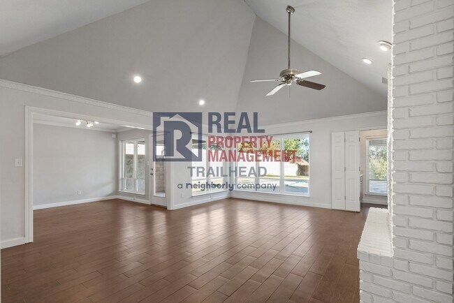 Building Photo - Charming 3 Bed 2 Bath Home in a Great Neighborhood - Private Pool!