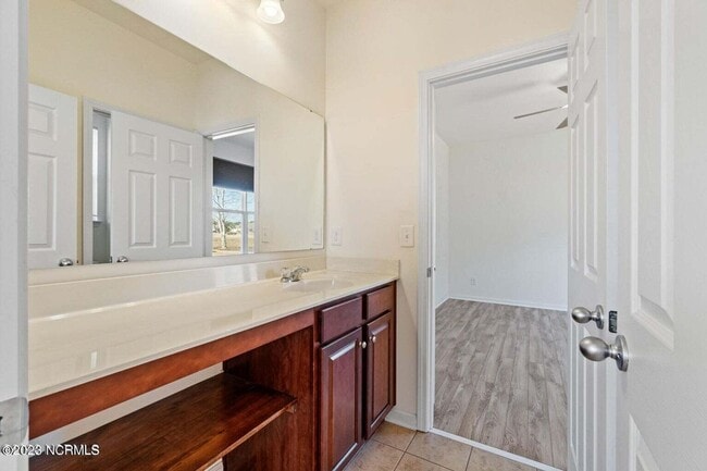 Building Photo - BEAUTIFUL HOME AVAILABLE APRIL 1ST