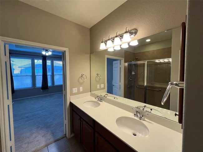Building Photo - 16017 Hawthorne Heights Trail