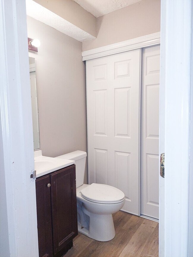 Building Photo - 205-207 Lincoln St