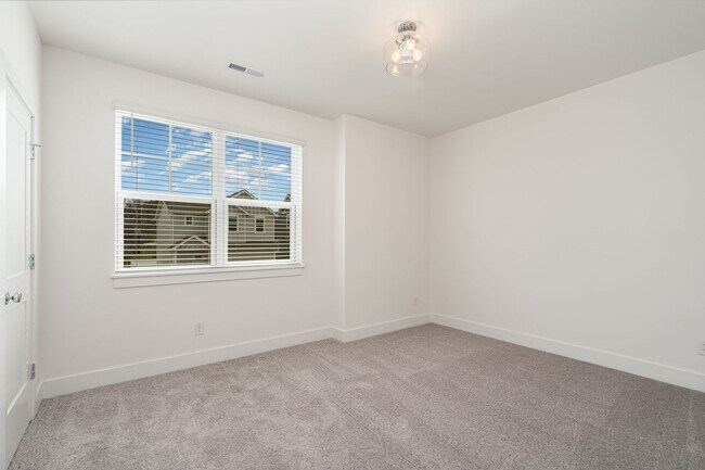 Building Photo - 725 Caraway Ln