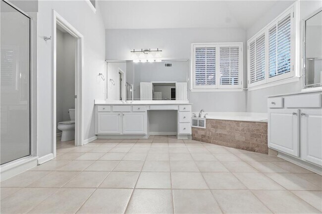 Building Photo - 3194 Windsor Lake Dr NE