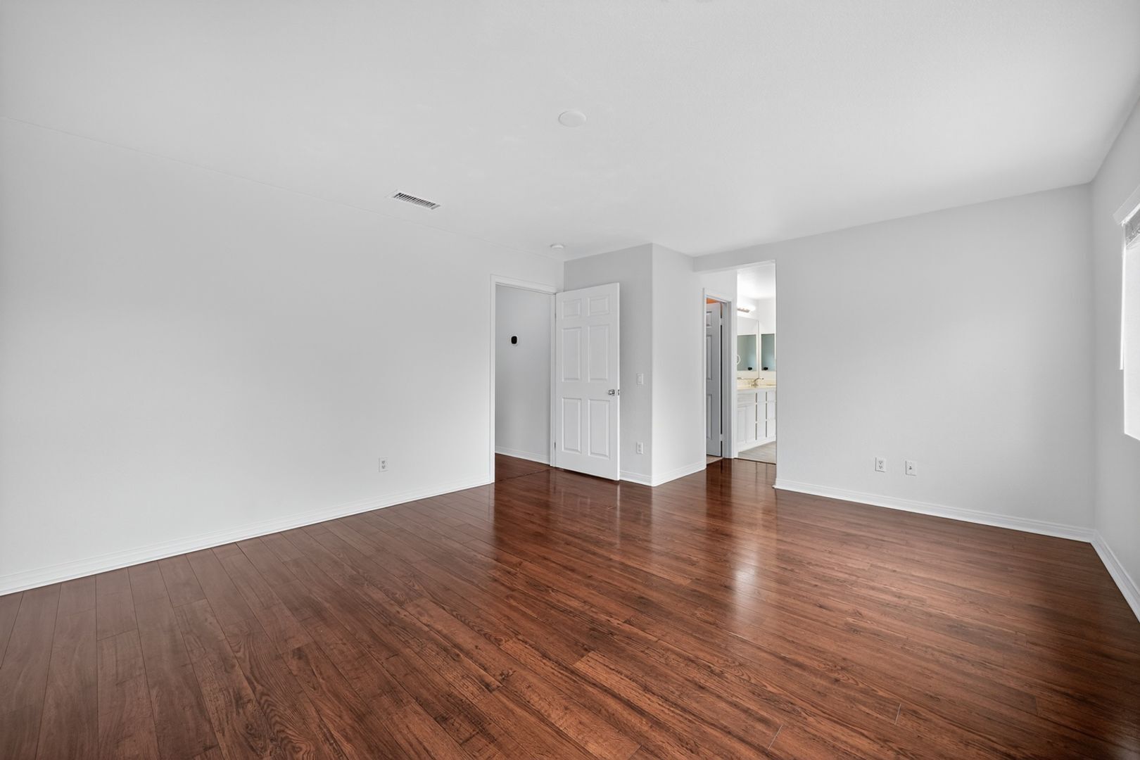 Building Photo - 40677 Cartier St