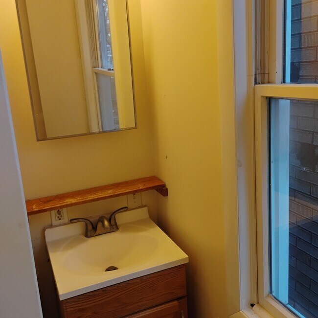 Building Photo - 452A Hudson Avenue - 2