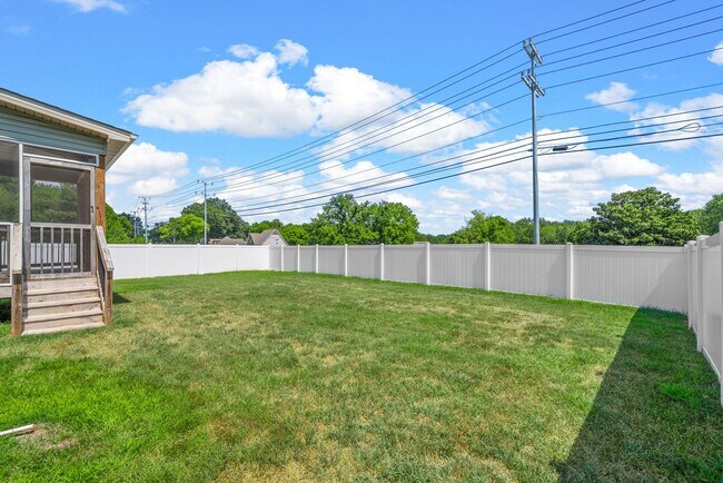 Building Photo - Beautiful 4-Bedroom Home with Modern Comfo...