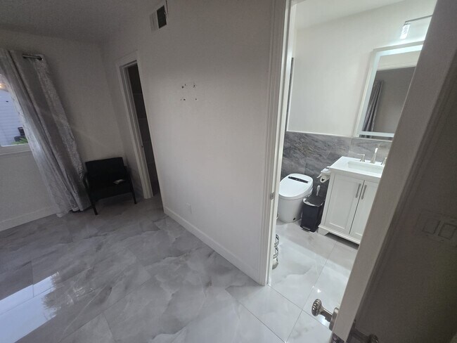 Building Photo - 3400 Bahia Pl