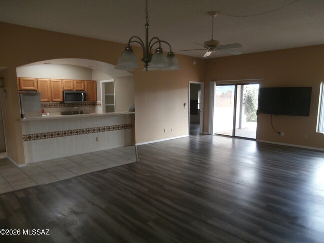 Building Photo - 870 W Calle de Emilia