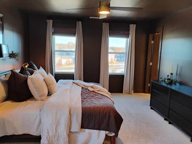 Building Photo - 353 Wash Holw Dr