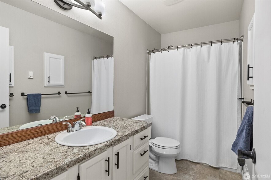 Large bathroom off the hallway - 502 E River Ave