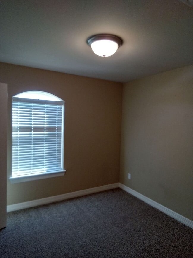 Building Photo - Savannah Place Dream Home