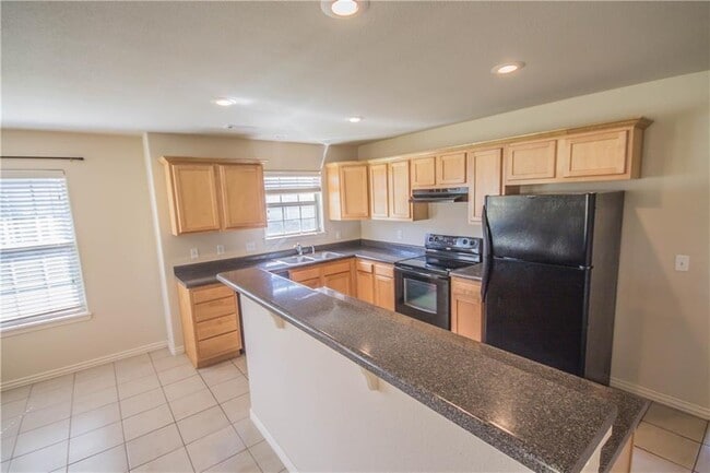 Building Photo - 931 Kensington Dr