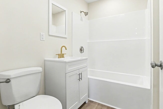 Building Photo - Completely remodeled 3 br 1 bath located in Evergreen NC east commute to Lumberton, Whiteville, E...