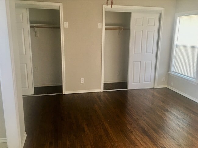 Building Photo - 1317 Meadowbrook Dr