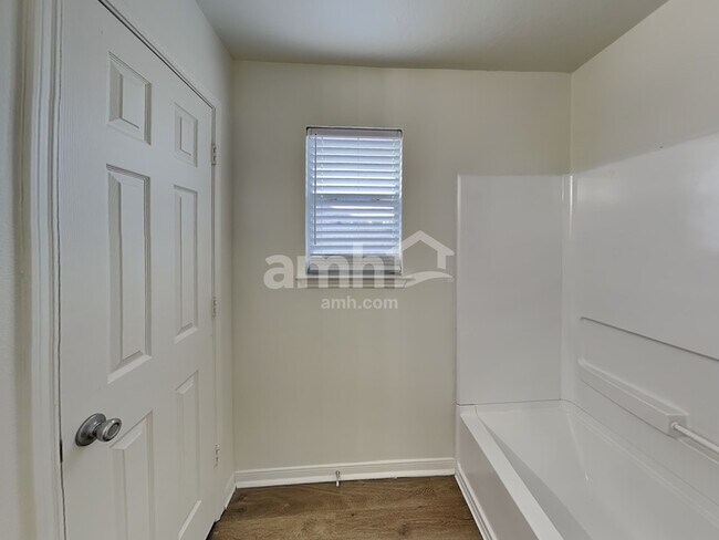 Building Photo - 823 Seaborne Meadow Dr