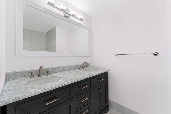 Building Photo - 689 Marin Blvd