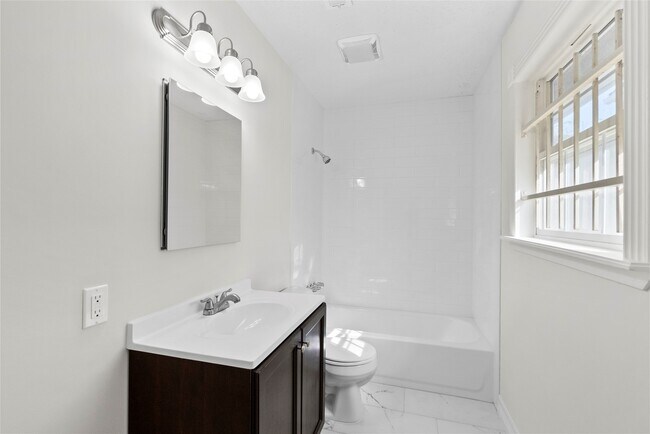 Building Photo - 234 Cortlandt St