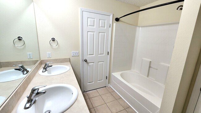 Building Photo - 485 Canyon Oak Loop