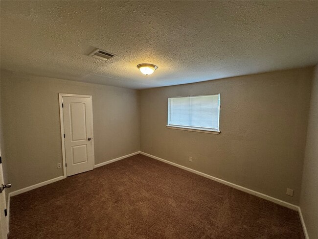 Building Photo - 1922 Bunzel St