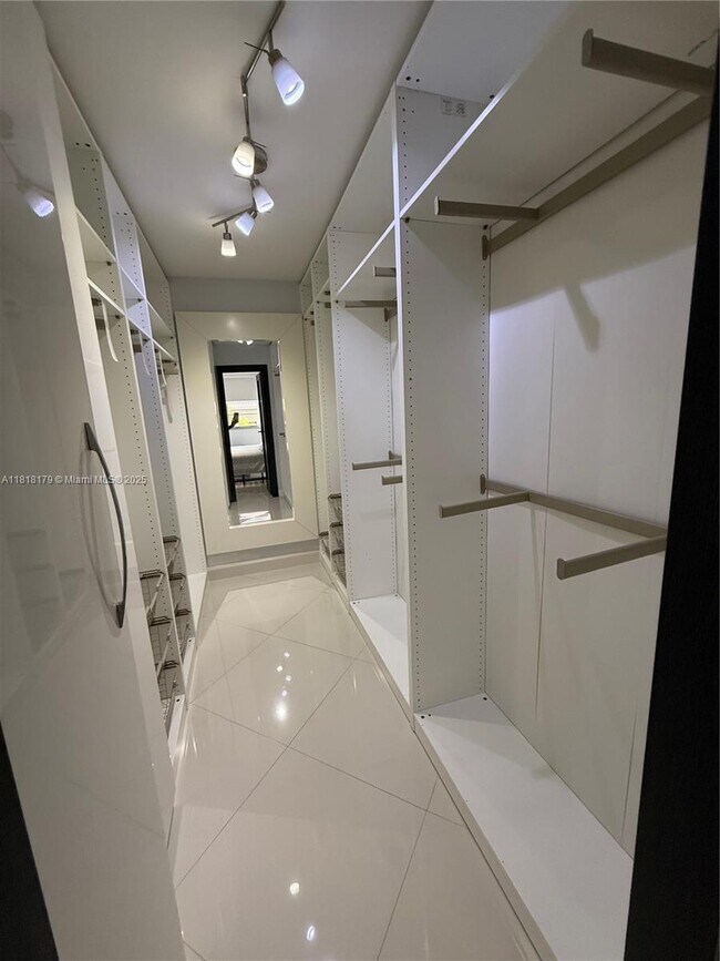 Building Photo - 3161 S Ocean Dr